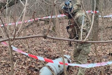 Police explosives experts neutralize unexploded part of Kh-59 missile in Sumy region