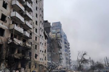 Russian glide bomb destroys residential building in Stepnohirsk