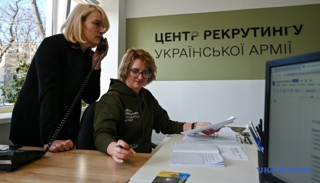 Over 1,800 citizens applied to recruitment centers over past week – Ministry of Defense