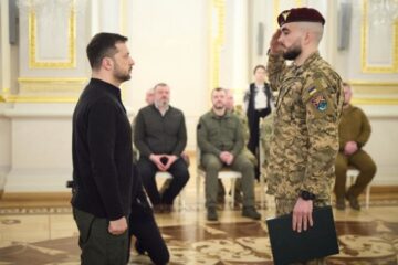 Zelensky awards state honors to Ukrainian warriors