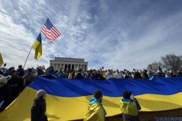 Thousands gather in Washington to urge continued support for Ukraine