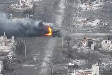 Border guards destroy ‘Acacia’ artillery unit and three enemy tanks in Donetsk sector