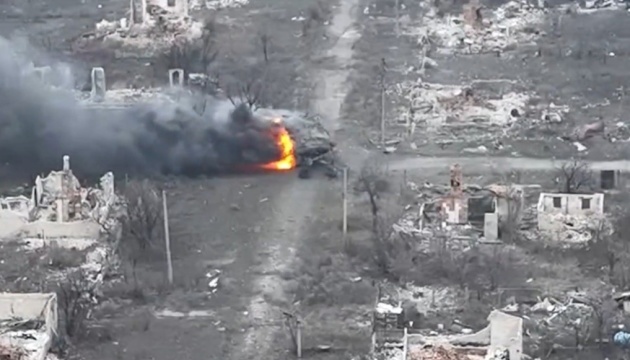 Border guards destroy ‘Acacia’ artillery unit and three enemy tanks in Donetsk sector