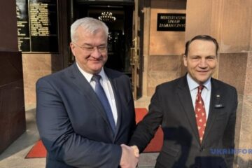 Sybiha and Sikorski meet in Warsaw