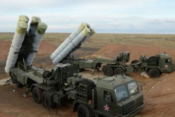 Ukrainian artillery destroys Russian S-400 air defense launcher