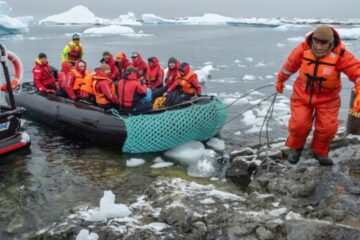 Ukrainian Antarctic Expedition arrives at Academik Vernadsky station