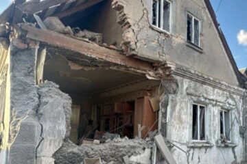 Russians attack Nikopol district, man injured