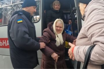 Rescuers evacuate over 30 people from Sumy region’s border area