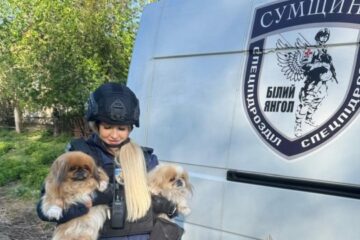 ‘White angels’ evacuate elderly woman from border community in Sumy region