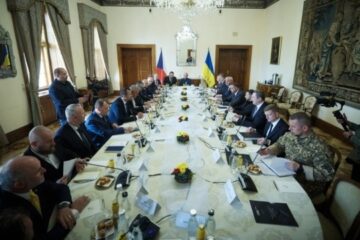 Zelensky meets with CEOs of leading Czech defense companies
