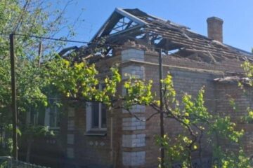 Russian army attacks Nikopol district with artillery and drones during day, three women wounded