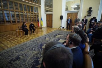 Zelensky meets with students of Charles University in Prague