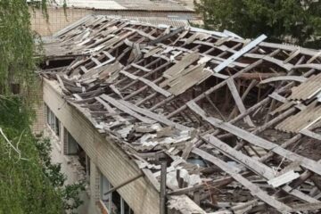Russian forces shell Beryslav, destroying a school
