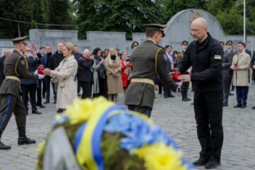 PM Shmyhal, EU officials honor fallen Ukrainian defenders in Lviv