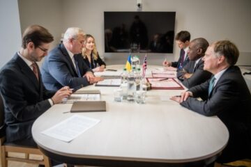 Sybiha briefs UK’s David Lammy on Russia’s ceasefire violations