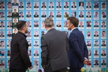 Zelensky, Macron, Starmer honor fallen Ukrainian warriors at Wall of Remembrance