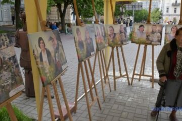 Photo exhibition in Vinnytsia honors mothers of fallen defenders