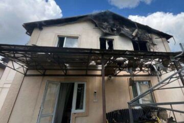 Russian artillery, drones pound Nikopol throughout day