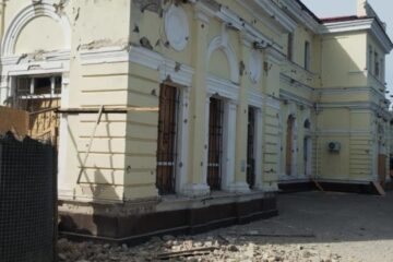 Injuries, damage reported as Russians shell Kherson