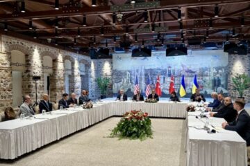 Ukrainian delegation communicating with Russian side via interpreter – source