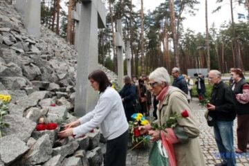 Commemoration ceremony held in Bykivnia to honor victims of political repression
