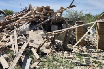 Invaders drop FAB-500 bomb on house in Kupiansk, killing two and injuring three