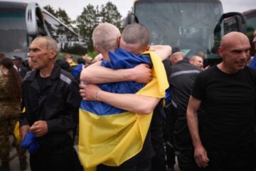 Another 303 Ukrainians returned from Russian captivity