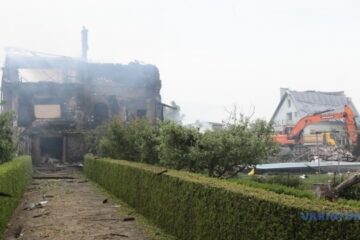 Over 20 homes damaged in Markhalivka, Kyiv region, following overnight Russian attack
