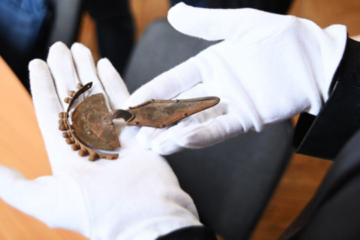 Unique 5th-century archaeological treasure transferred to Ukraine history museum