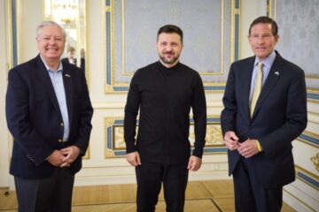 Ukrainian president, US senators discuss measures to pressure Russia
