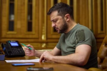 Zelensky awards 283 Ukrainian defenders