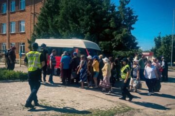 Syniehubov: 10 to 50 people evacuated daily in Kharkiv region