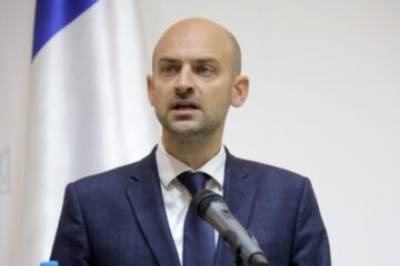 Barrot’s advice to Kremlin: Start establishing peace with Ukraine