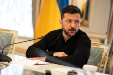 U.S. should change its tone in talks with Russia – Zelensky
