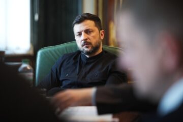 Zelensky hears report from team on Washington visit