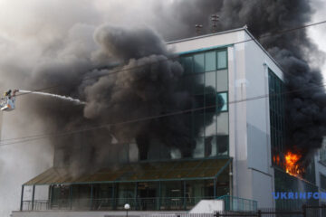 Zelensky responds to major Russian strike on Kyiv, shows aftermath
