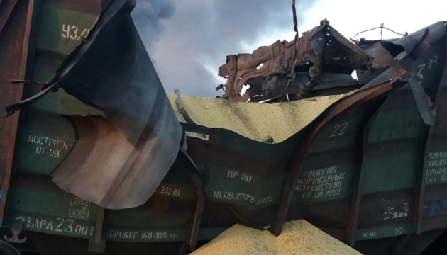 Russian attack damages railcars carrying grain — Ukrzaliznytsia