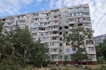 Invaders shell central Kherson at night, injure woman