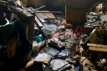 Russian strike hits apartment building in Kherson, killing civilian