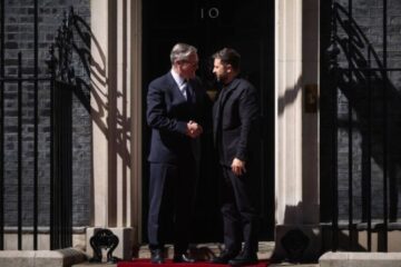 Zelensky meets with Starmer in London