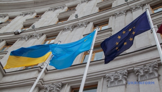 Crimean Tatar flag raised outside MFA Ukraine HQ in Kyiv