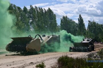 Legend and Zmiy: Ukraine field-testing mine clearance equipment