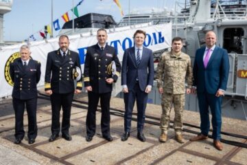 The Netherlands, Belgium hand Ukraine two minesweepers