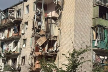 Family injured in Russian strike on apartment building in Lyman