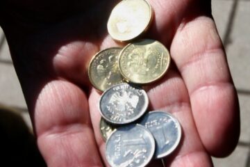 Salaries have fallen, prices are rising: Intelligence intercepted conversation of resident of occupied territory of Luhansk Region