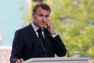 Macron, Putin hold first phone call since 2022