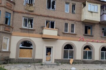Russians strike Kostiantynivka with FAB, woman wounded