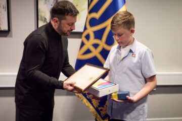 Zelensky presents ‘Future of Ukraine’ award to 11-year-old volunteer from Denmark