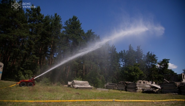 Ukrainian rescuers receive first firefighting robot from domestic manufacturer