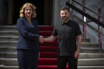 Supporting Ukraine with weapons: Zelensky meets with Latvian PM